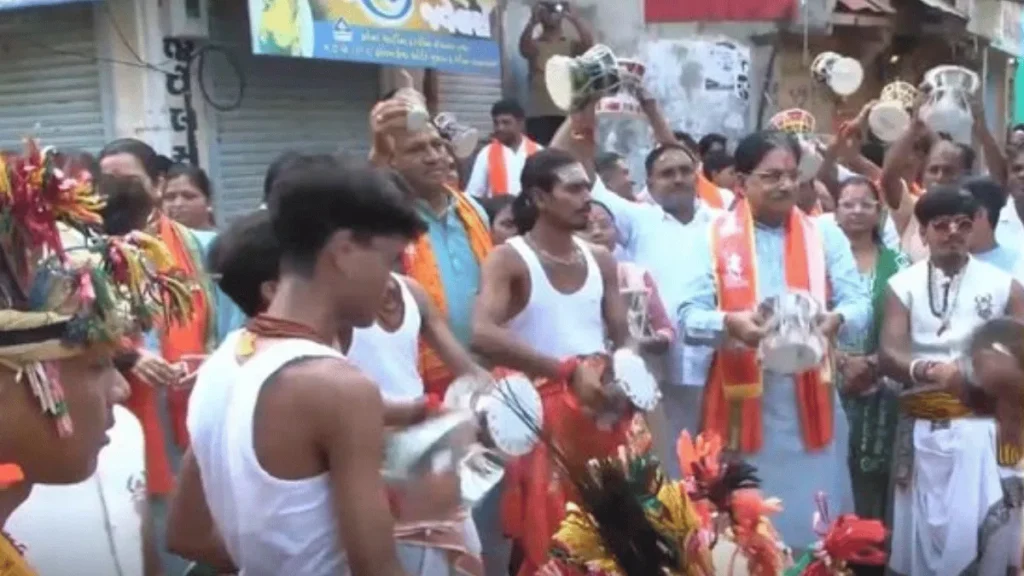 Vadnagar Damru Yatra: વડનગર બન્યું શિવમય, 108 કલાકારોના ડમરુના નાદથી ગુંજી ઉઠ્યું શહેર