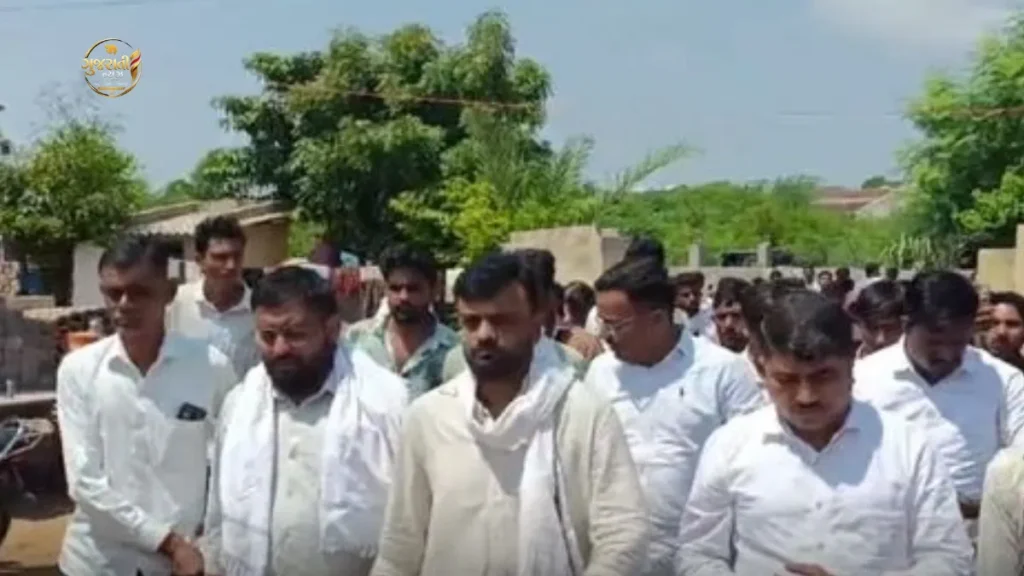 Influencer Chandan Rathod Accident: ગુજ્જુ લવ ગુરુના ઘરે પહોંચ્યા રાકેશ બારોટ, પરિવારને પાઠવી સાંત્વના