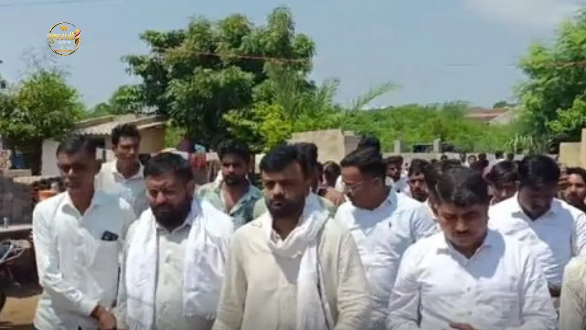 Influencer Chandan Rathod Accident: ગુજ્જુ લવ ગુરુના ઘરે પહોંચ્યા રાકેશ બારોટ, પરિવારને પાઠવી સાંત્વના